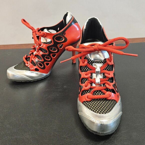5.5 Michael Antonio Sneaker Stiletto High Heel in Red, Black & Silver - Picture 2 of 5